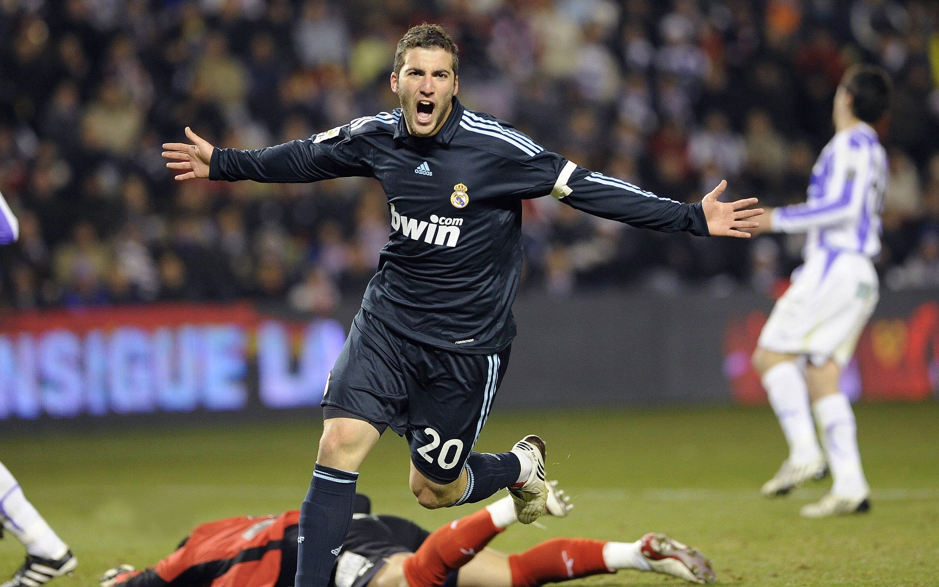 当本泽马在NBA总决赛接管比赛，足球智慧如何里昂节奏冰封对手